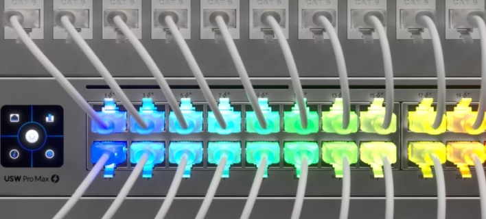 Etherlighting barevné osvětlení portů u UniFi Pro Max Switchů